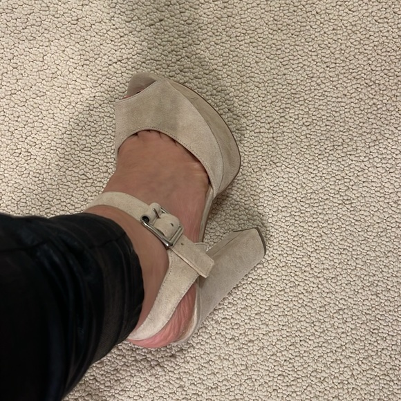 Sandals - Picture 4 of 5